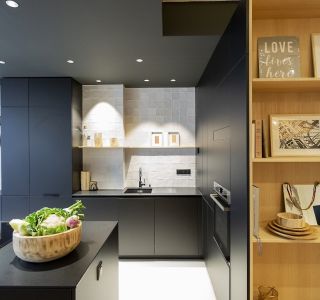 Cuisine noire sur mesure îlot central