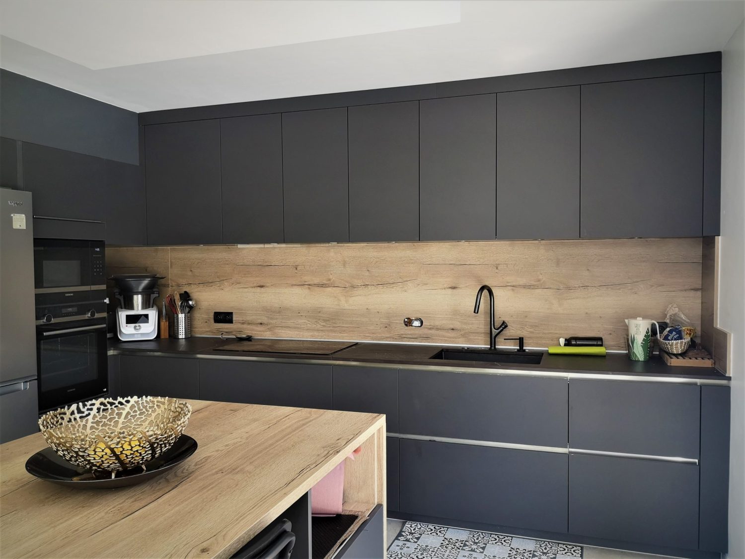 Cuisine noire bois pays voironnais